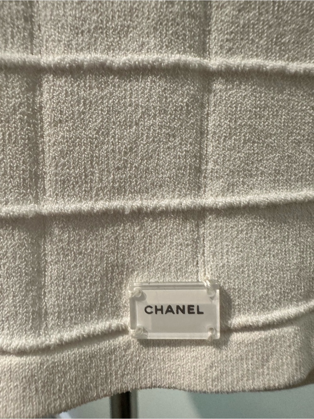 CHANEL Classic White Grid-
Texture Short Sleeve Top